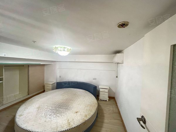 【多图】绿地东海岸时尚广场,周浦租房,绿地乐和城 精装修loft 两房两