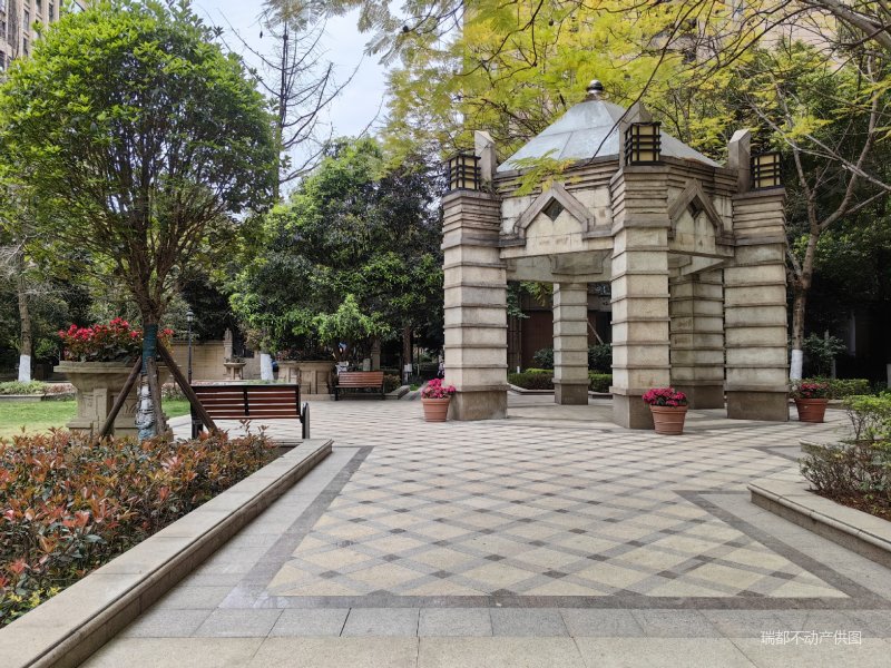 三室高新区城南宜家桐梓林壹号西南朝向高楼层全新装修拎包入住