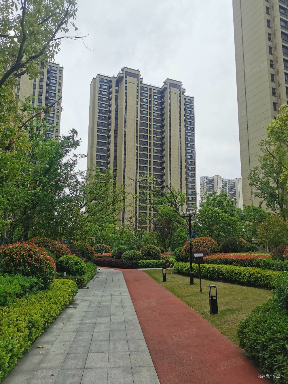 昆承全新未住楼层好四开间朝南及第阁143平4室2厅2卫