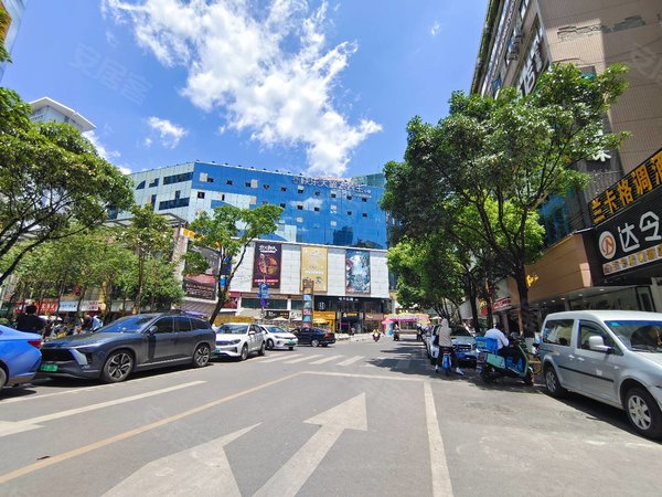 昆明五华南屏街片区鸿城广场南屏街正义坊金鹰酒店旁 鸿城广场 精装