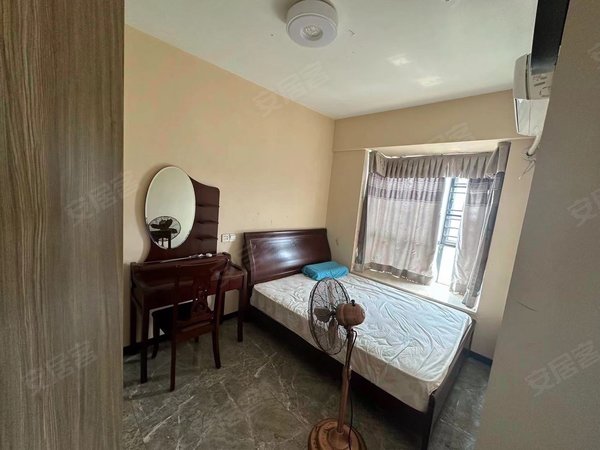 深圳龙华大浪元芬金园大厦紧挨6号线地铁元芬地铁口,精装4房,看羊台山