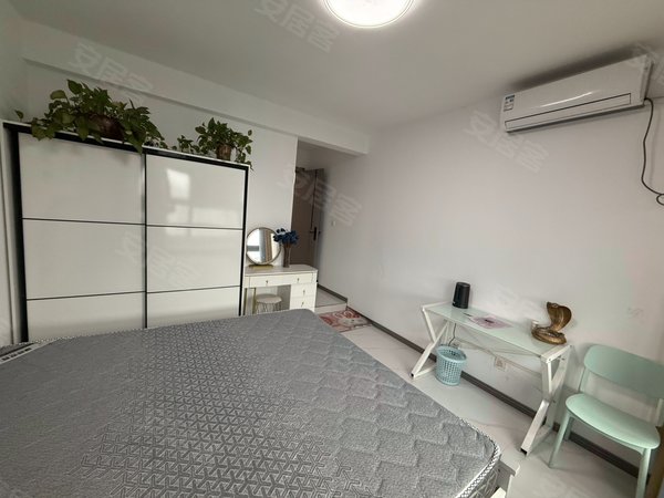 苏州虎丘虎丘城区黄浦花园无中介费实拍 可短租黄浦花园主卧带内卫