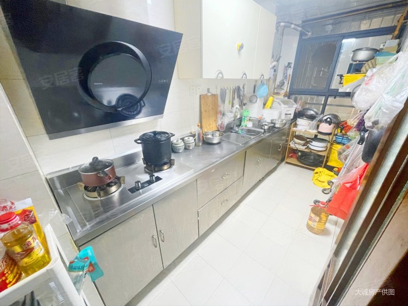 八里庄地铁口宝泰家园套二出售客厅带阳台