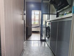 3号线宝杨路地铁口100米整租一室厨卫精装修押一付一直租