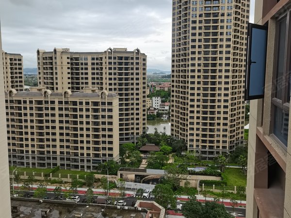 珠海香洲南屏碧桂园华发香洲府碧桂园华发香洲府 4室2厅2卫  电梯房