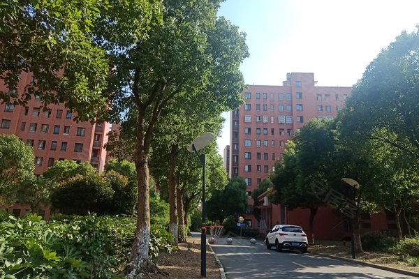 上海二手房 易安小区 > 兰杰解读易安小区小区设施尊高房产松江店