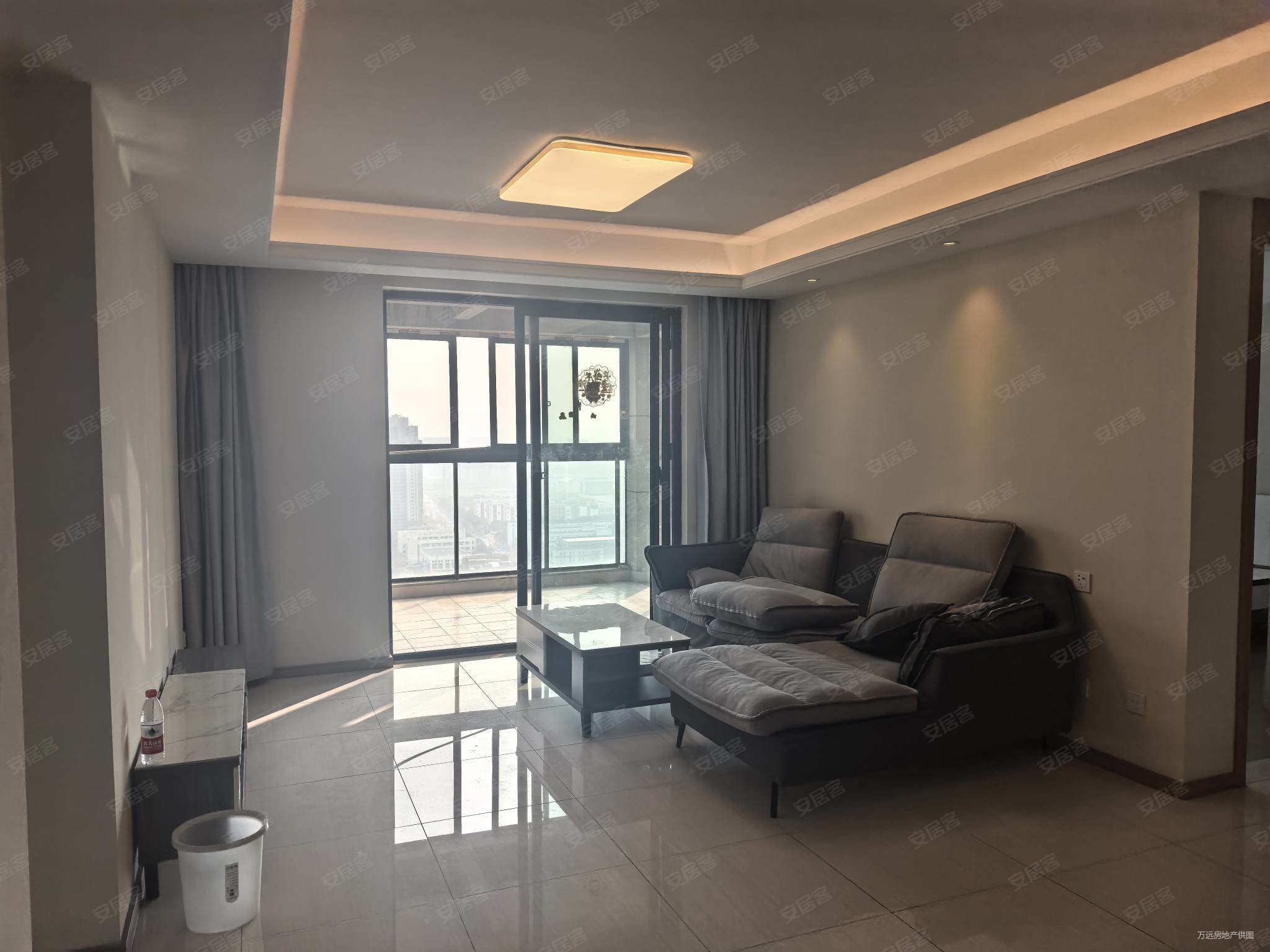 赞成名仕府4室2厅2卫119㎡南106万