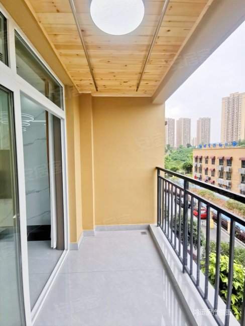 轻轨站800米,西城佳园,采光好,拎包入住