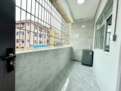 深圳宝安石岩阳台大二房 上屋地铁站出租房源真实图片