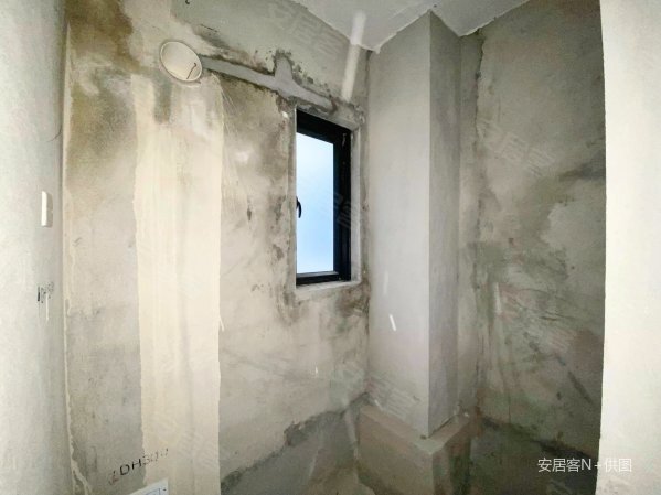 华发城建未来荟1室1厅2卫73.33㎡东南185万