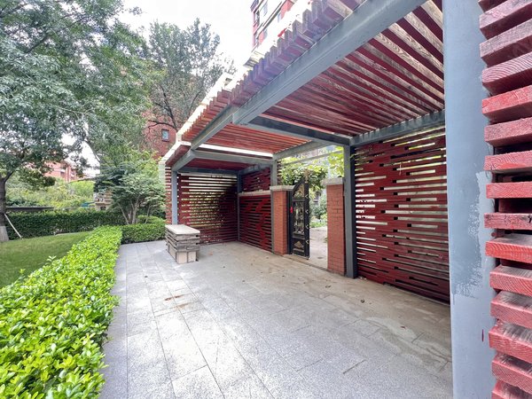 青岛城阳白云山公园青特小镇a区青特小镇a区120平可用460平带院2层