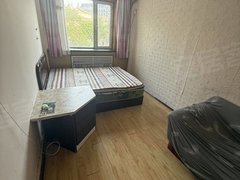 哈尔滨道里中央大街地铁口二楼一室押一付一，包网，空调，租期随意，看房随时出租房源真实图片