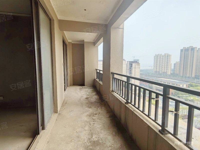 绿地悦城e区143平米带车位好楼层业主着急卖方便看