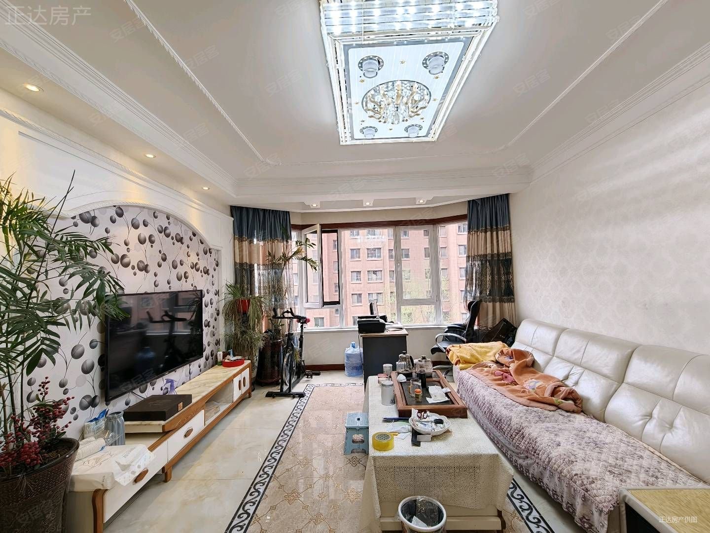 新华联首府(二期)3室2厅2卫145㎡南北188万