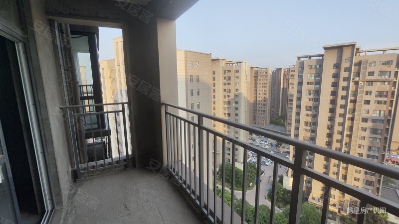 小区新 电梯房 居住密度低 满二 高楼层采光充足 钥匙房