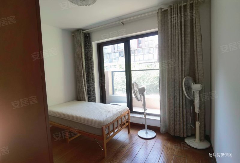 花园洋房四房 有产权车位 尼德兰一期 诚意出售钥匙看房