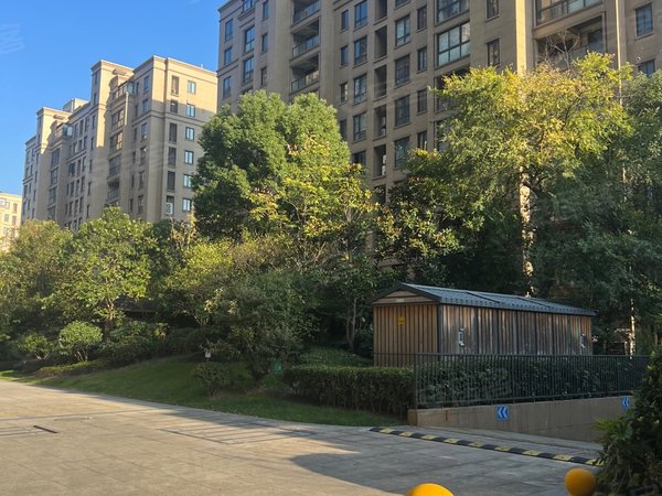 平湖柳桥长安华府长安镇标杆小区华府两室简装1700元包物业费出租房源