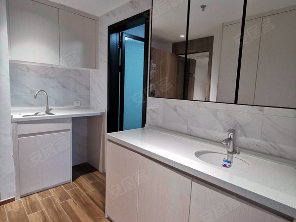 深圳盐田沙头角精茂滨海花园地铁 商业街 精装公寓 拎包入住 看泳池