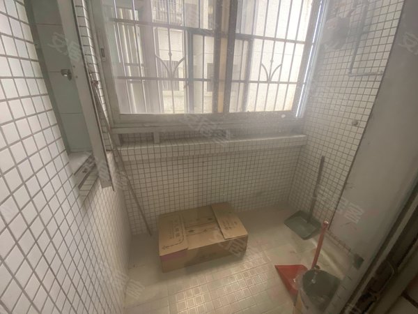 广州南沙万顷沙嘉安花园嘉安花园 3室2厅1卫  电梯房 精装修83平米