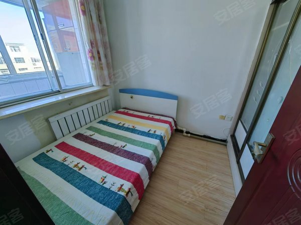 通辽科尔沁万达广场百税小区九中附近 4楼75平1300 季度付款 家具家电