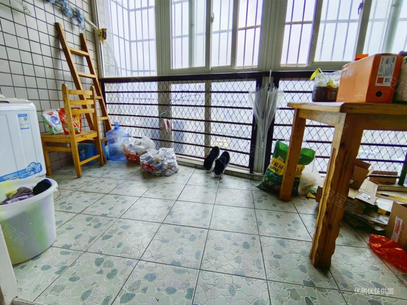 重庆西站 轻轨站出入口 温馨两房 急售 价格可大刀,创豪华岩世家二手