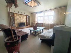 庆阳西峰西峰城区老市妇幼附近丨石油建行简装中间楼层大三居丨看房方便厨卫完善出租房源真实图片