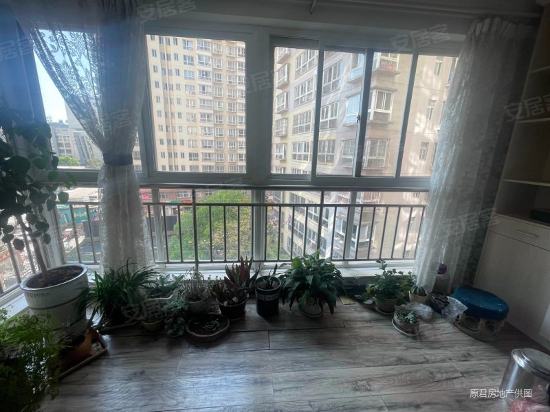 安宁昆钢医院旁 蓝天城 精装修 三室两厅 可按揭