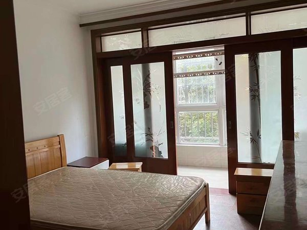 无锡宜兴宜城团氿花园(南区)团氿花园2楼边套.很敞亮.