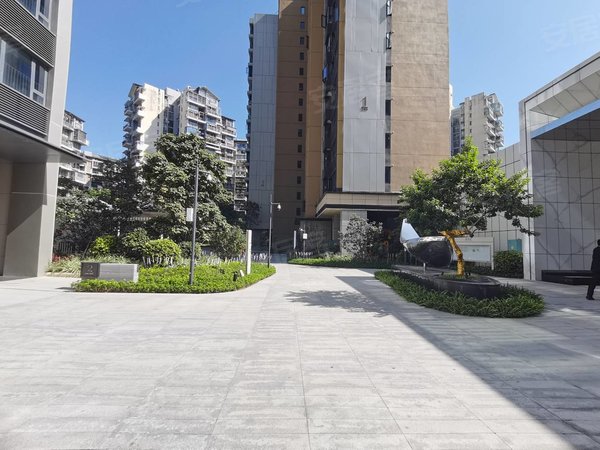 深圳龙华民治恒壹四季华府近地铁口8号仓!精装东南二房!第一次出租!