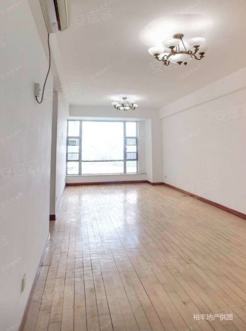 东湖御苑 3 房  124 方