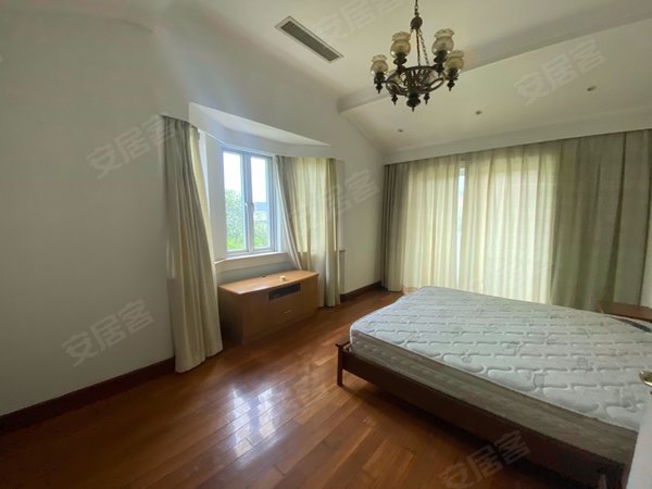 苏州吴中甪直鸿运花园鸿运花园 5室3厅3卫 精装修 配套齐全 带大花园