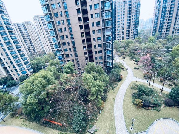 杭州上城九堡客运站金雅苑客运中心地铁口,300米,朝南精装修单间出租