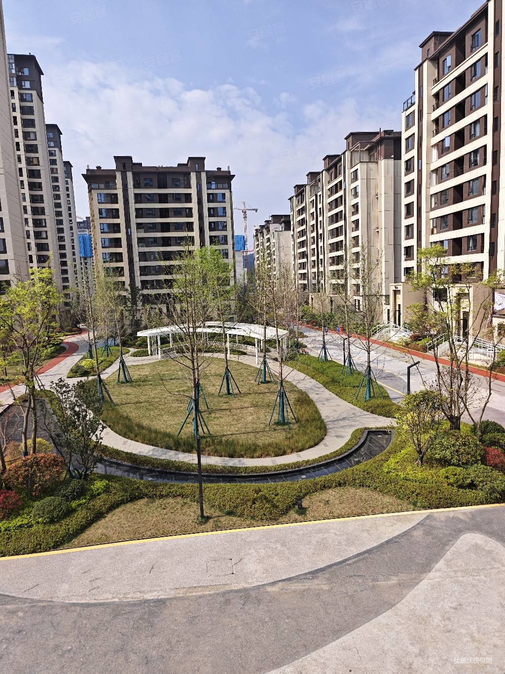 急售龙洞堡中南春风南岸精装电梯房户型方正间间采光