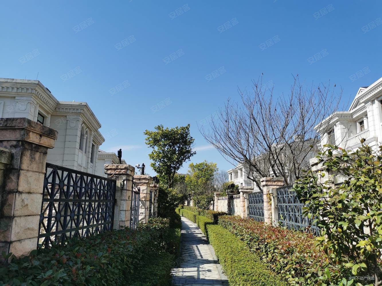 东钱湖御景湾单体独栋70年产权别墅白坯诚售