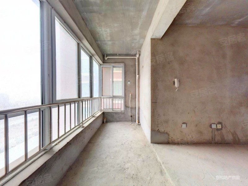 小区位于繁华地段,生活配套齐全,交通便利,龙江秀水园