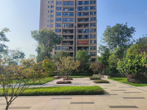 重庆万州江南新区海成南滨上院(c区)南滨上院全江景大平层出租!