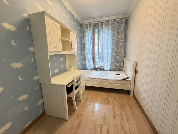 曲靖麒麟万达广场金域蓝苑万达旁边金域蓝苑三室电梯房出租，带家具家电，看房方便出租房源真实图片