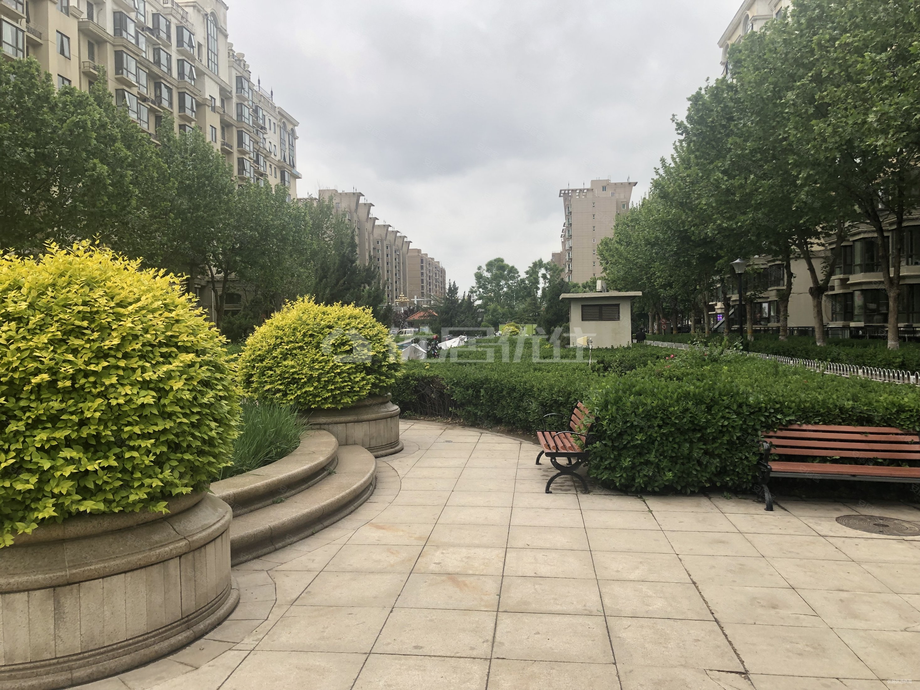 珠江拉维小镇 高层南向两居 带书房可做三居 满五年