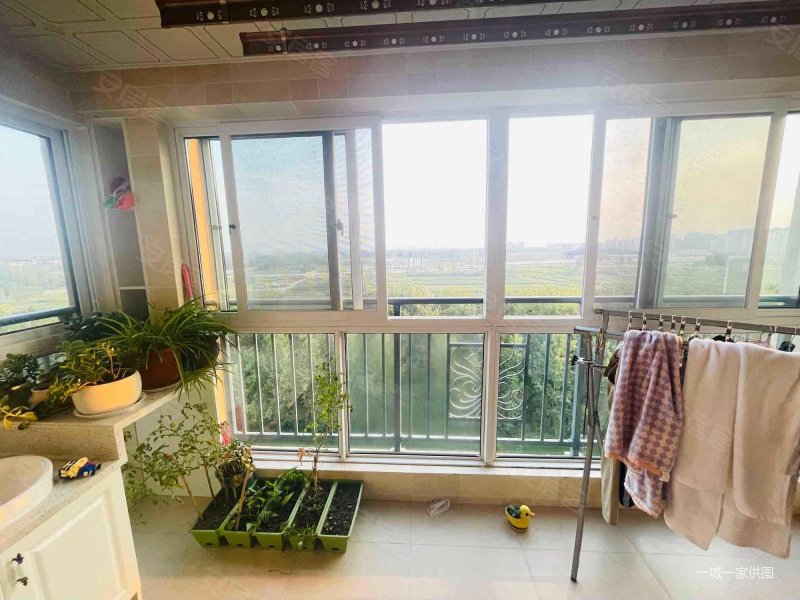 东方名郡 南排大平层 电梯小高层 飞机户型 四叶草南北阳台,东方名郡