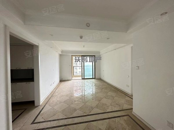 枣庄市中城南区域融创御园空租 融创御园 精装4室2卫 拎包入住 1700月