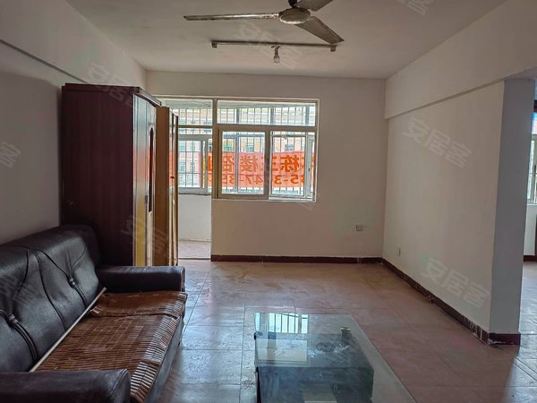 深圳宝安新安黄金台小区宝安公园旁 12号线地铁口200米,三房4500出租