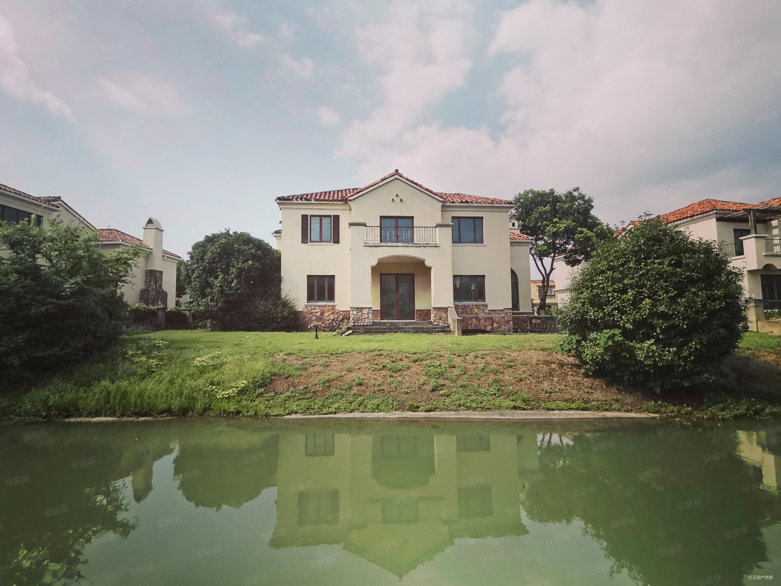 地铁口,檀香园,独栋,2299万!场地有800平,临河好位置