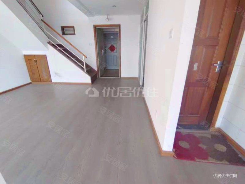 米兰国际 普装 朝向东西 2室 149平 诚心出售 价格可议