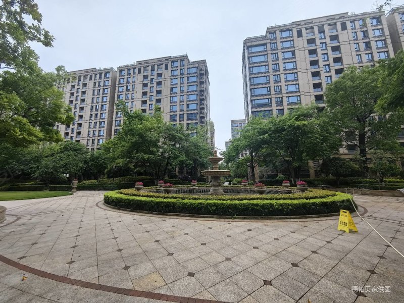 美哉美城 毛坯随性装修 赠送40方 紧邻印象城 邻近地铁口