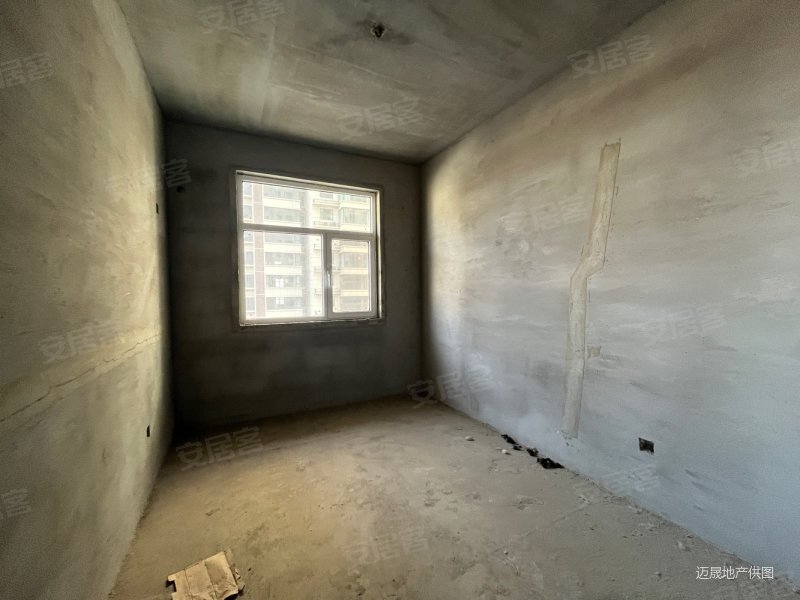 伊水三期 中间楼层 把边户 送大露台 钥匙在手 随时看房,伊水府邸二手