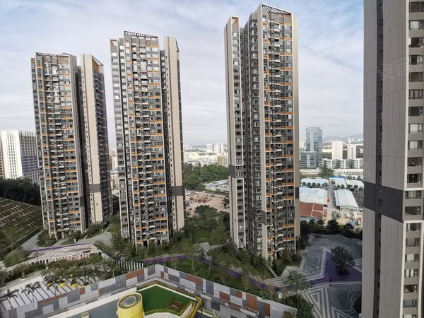 深圳布吉丹竹头里城玺樾山14号线石牙岭站 半山豪宅 大4房2厅2卫 空房