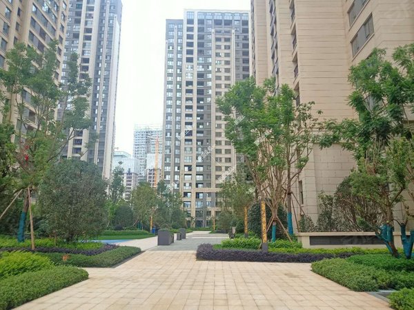 昆明官渡海伦国际红星天铂南区南北23楼世纪城3房 2000元月106平精装