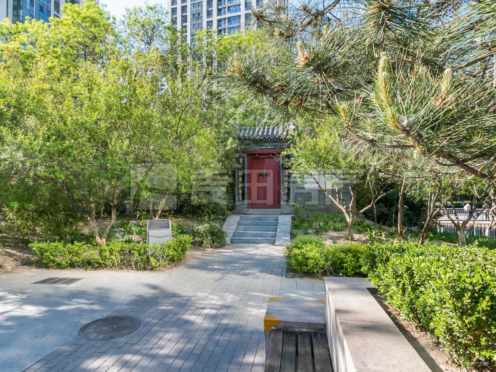 天居园3室1厅2卫108.5㎡西北715万