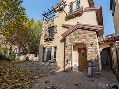 固安孔雀城孔雀大道独栋！进小区就是！特别方便！可办工 大花园 地下独立车库出租房源真实图片