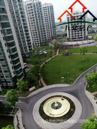 翡翠豪庭毛坯两房,紧靠地铁口和高铁站以及当涂一中,诚意出售.